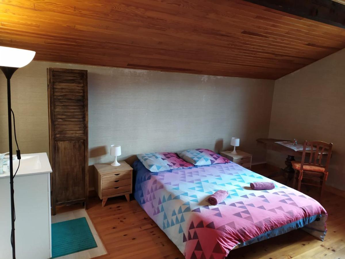 Chardon Bleu Appartement Chambre Cuisine Coin A Manger Sanitaires Salle D'Eau بارسلونات المظهر الخارجي الصورة
