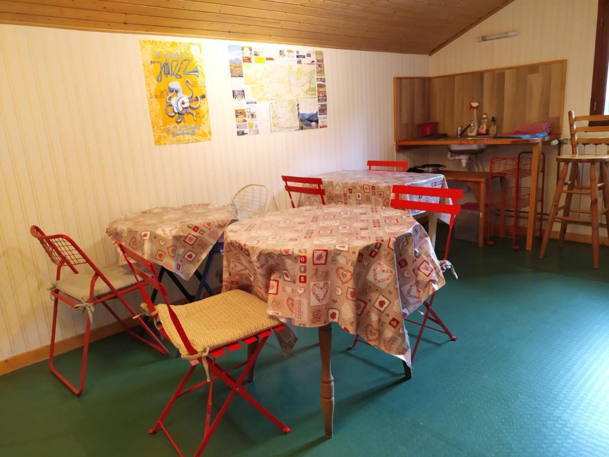 Chardon Bleu Appartement Chambre Cuisine Coin A Manger Sanitaires Salle D'Eau بارسلونات المظهر الخارجي الصورة