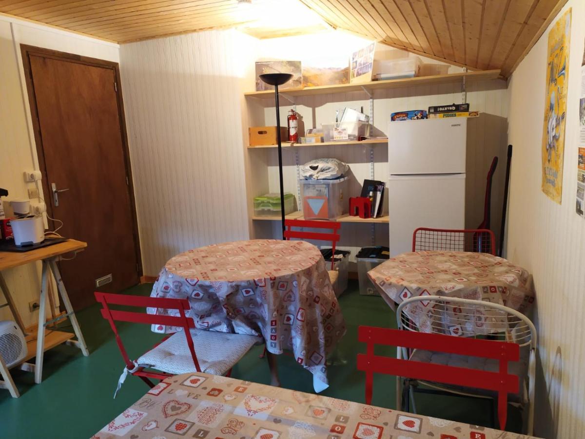 Chardon Bleu Appartement Chambre Cuisine Coin A Manger Sanitaires Salle D'Eau بارسلونات المظهر الخارجي الصورة
